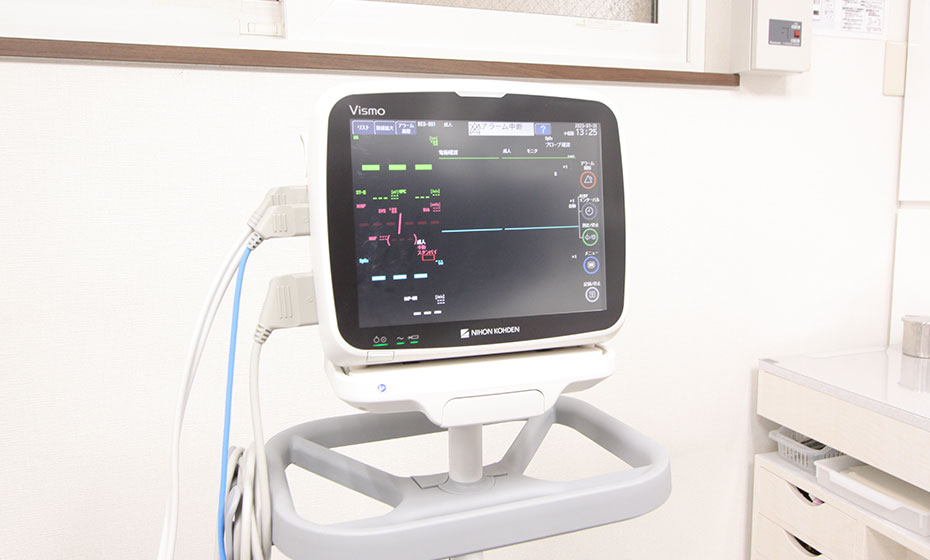 患者さまの体の状態をモニターで常に監視